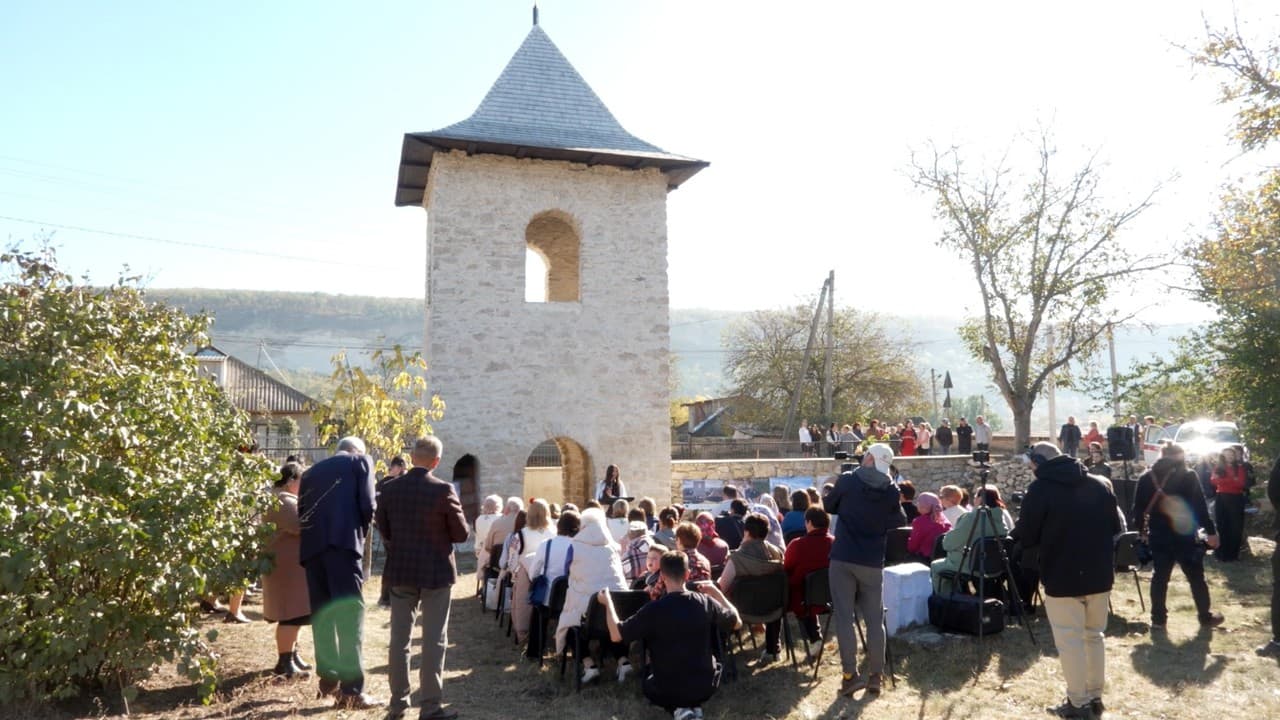 Un nou loc de vizitat pe malul Nistrului: clopotnița din Vadul Rașcov, din secolul al XVII-lea, a fost restaurată cu bani europeni