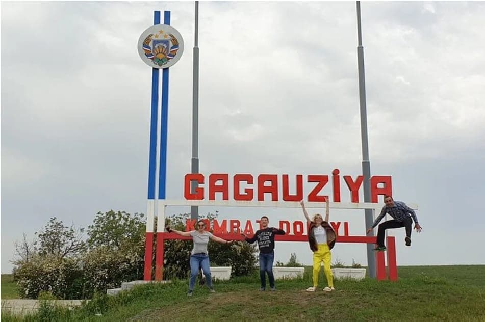 Ultima zi de înscriere în cursa din Găgăuzia: 133 de doritori pentru 35 de fotolii de deputat. Stoianoglo spune că a refuzat sprijinul lui Dodon