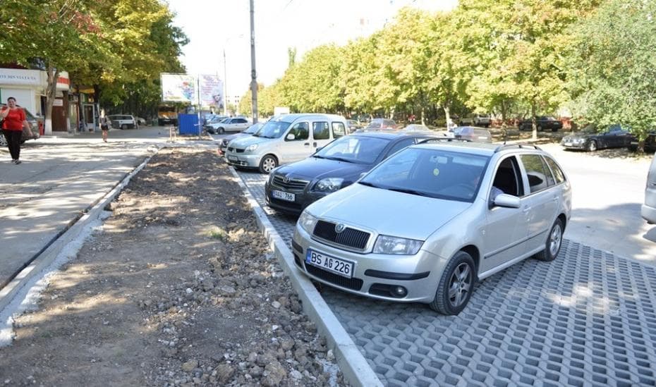 Parcări cu plată, roți blocate și mașini abandonate luate de primării: Guvernul a aprobat legea mobilității urbane