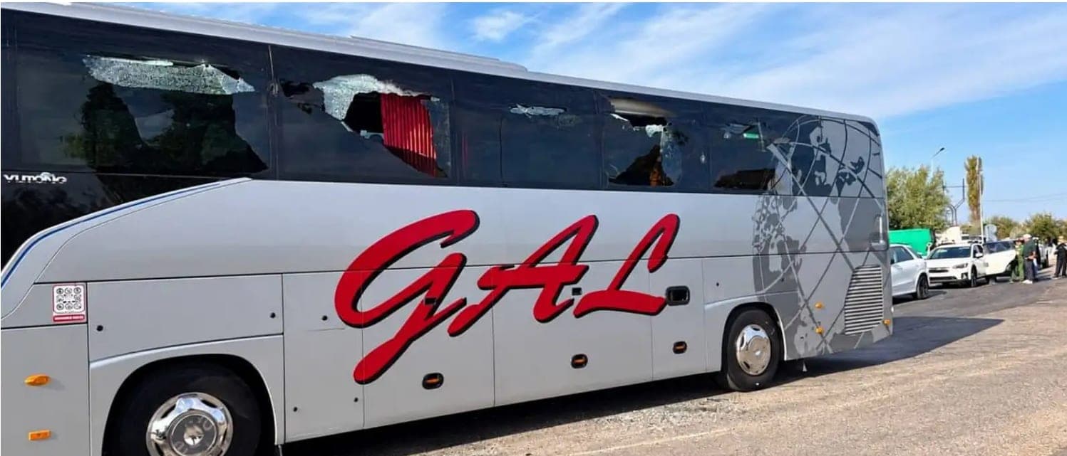 Un proiectil a lovit un autobuz la punctul de trecere Palanca. Un polițist de frontieră a fost rănit; vama s-a redeschis după circa șapte ore