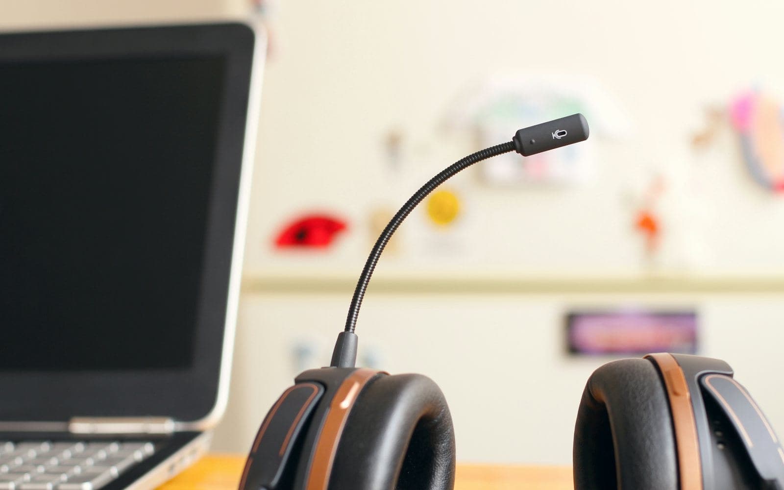 Descinderi cu mascații de la „Fulger” la cinci call-centre din Chișinău. Mai multe persoane au fost reținute