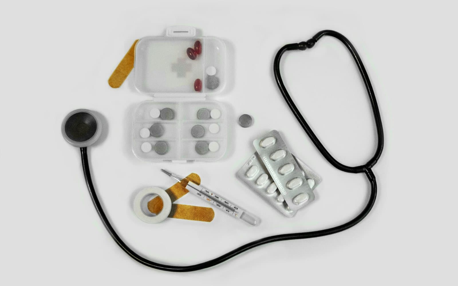 Date despre dispozitive medicale, modificate fără urmă în registrul de stat. Ministerul Sănătății cere 25 de măsuri la AMDM