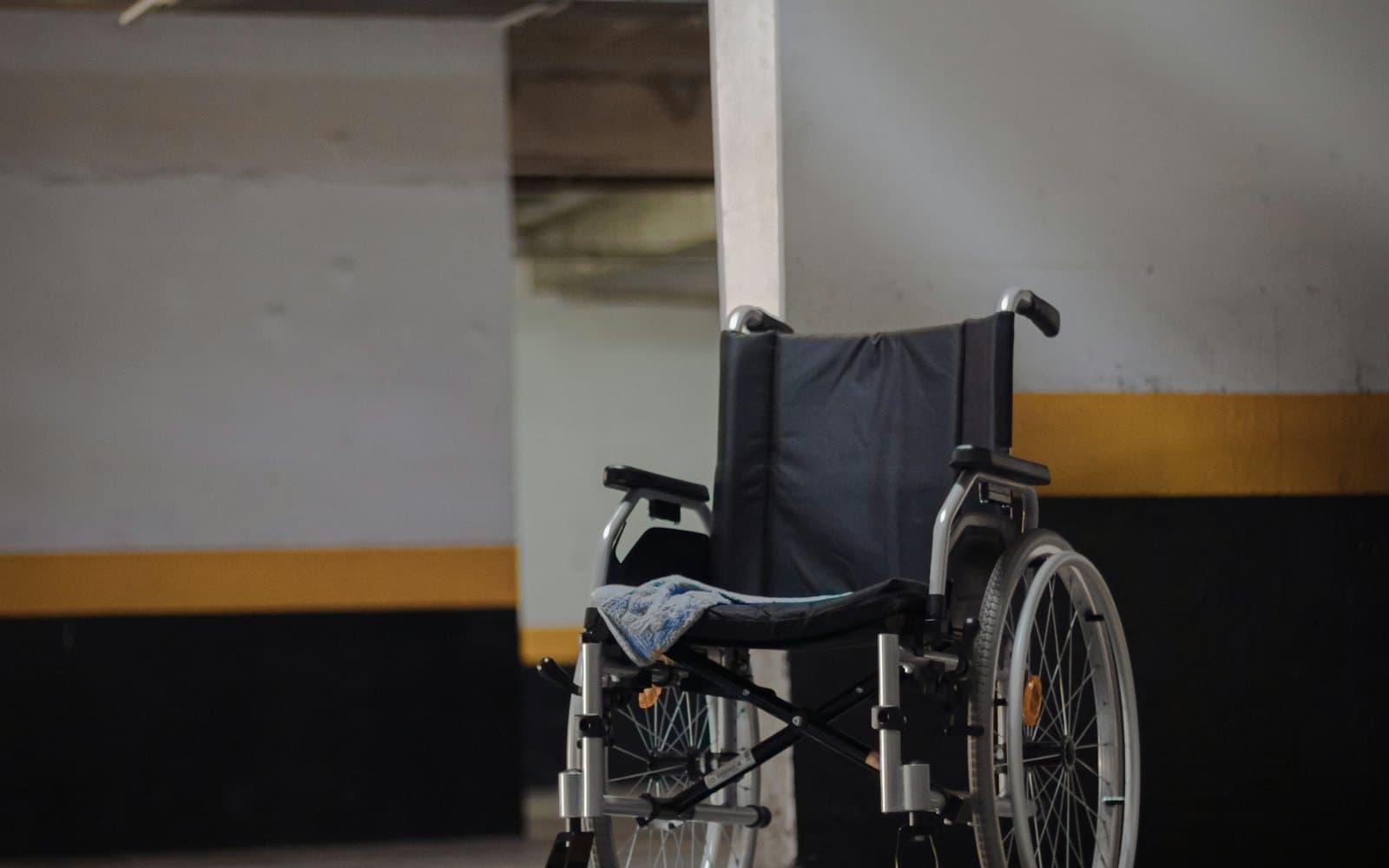 Din centrele rezidențiale, în comunitate: noi servicii pentru persoanele cu dizabilități, cu bani de la UE