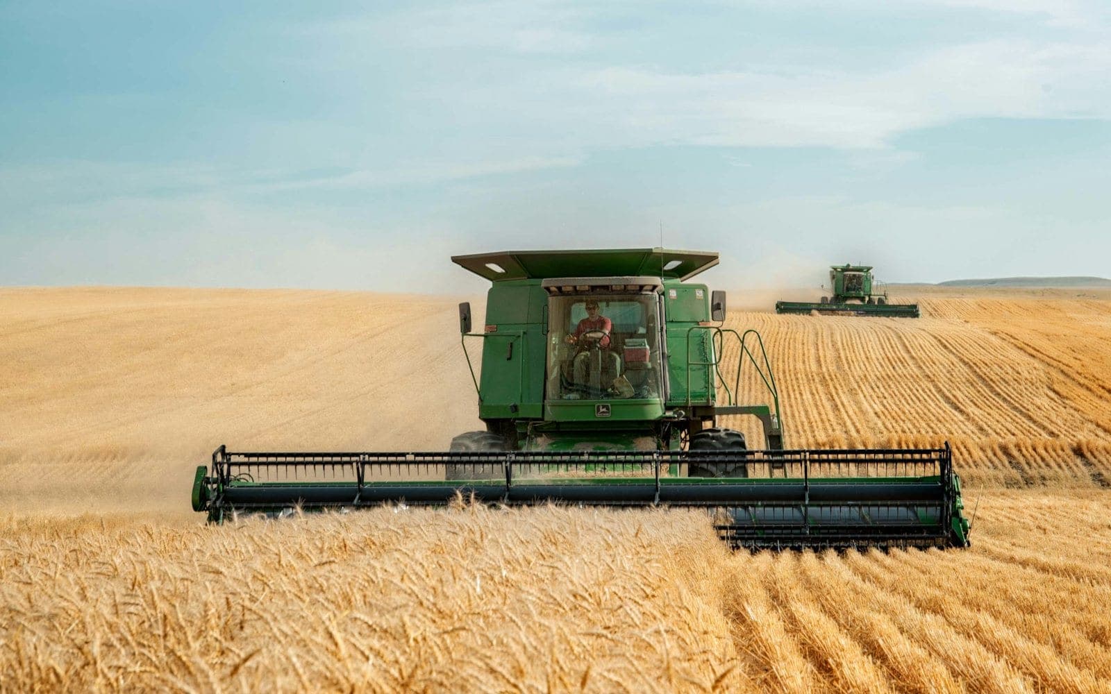 Fermierii amenință cu un protest de amploare, cu tehnică agricolă: nu le convine taxarea inversă a TVA