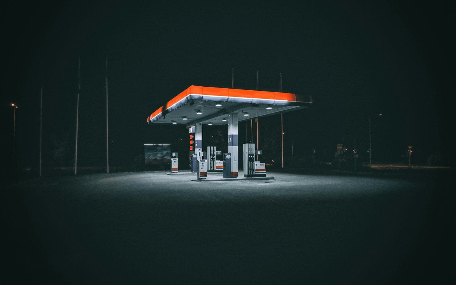 Motorina se scumpește cu 19 bani, benzina se ieftinește cu 12 bani: prețurile ANRE pentru 20 octombrie