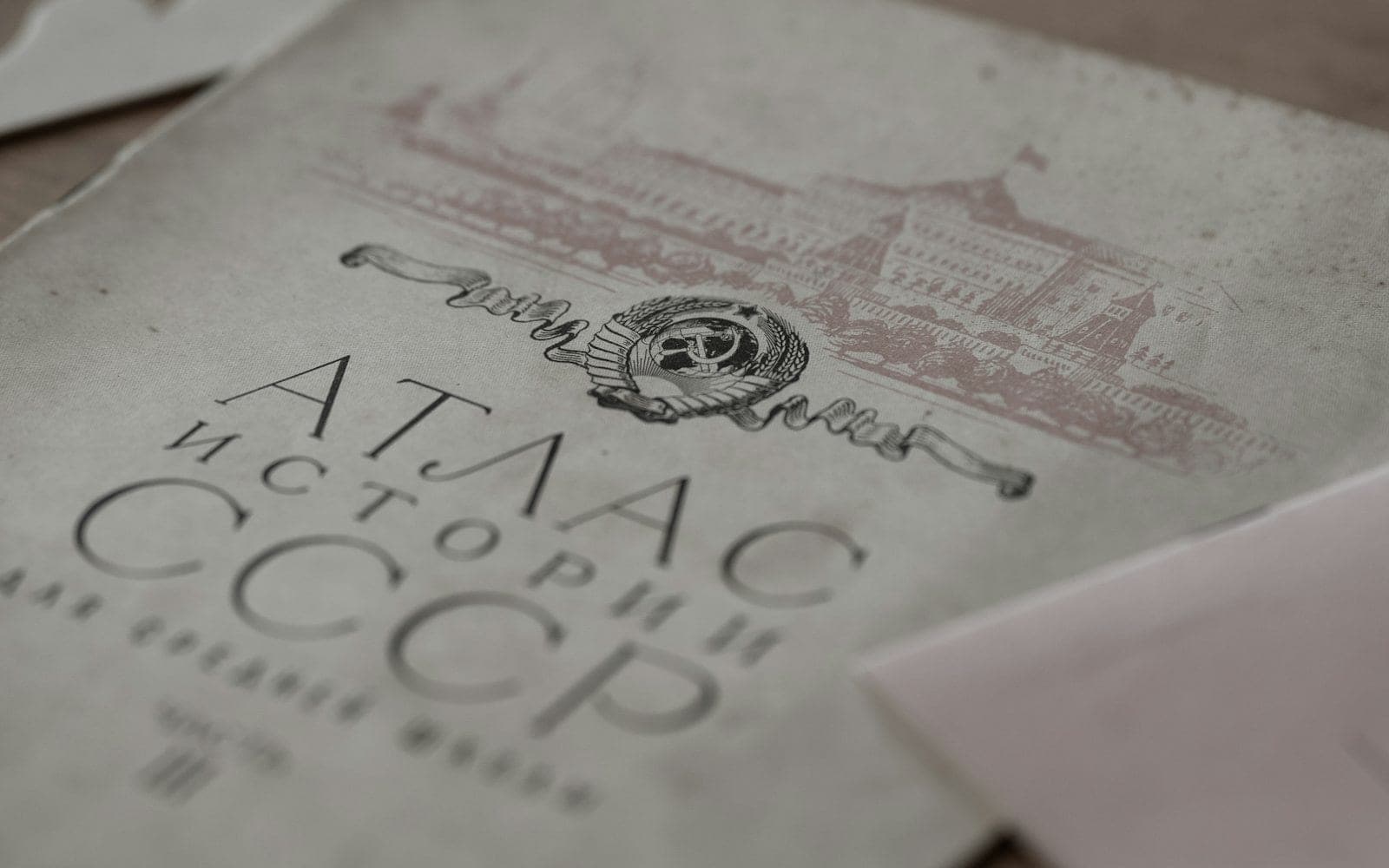 Promo-LEX: Tiraspolul vrea manuale rusești de istorie în școlile ucrainene, iar elevii încep săptămâna cu ceremonia „drapelului”