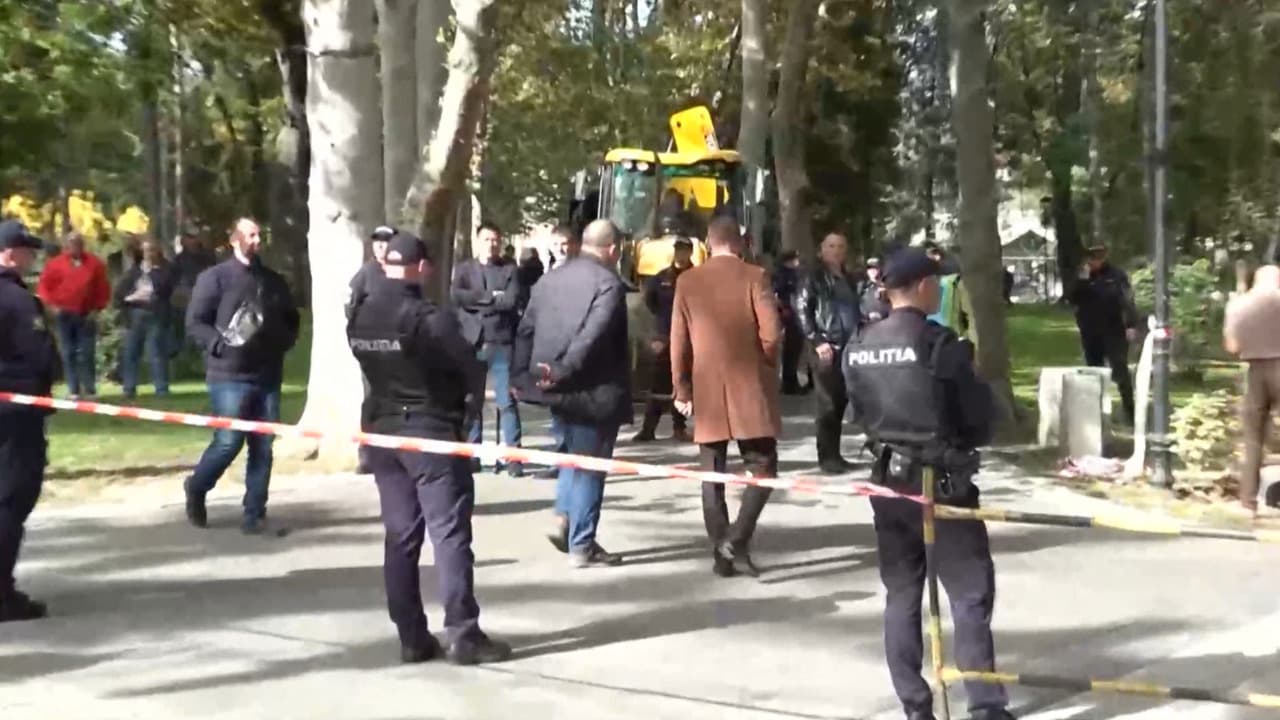Scuarul Catedralei: Termoelectrica a reparat conducta, care avea „coroziune avansată și perforații”. Ceban: încă 400 de adrese unde vor să sape