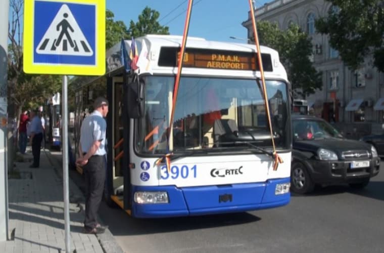 Troleibuzul nr. 30 spre aeroport are traseu nou și patru stații în plus pe Ștefan cel Mare