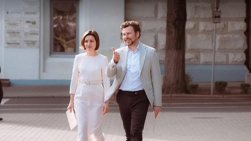 Ziua Profesorului: Maia Sandu cere salarii pe măsura profesiei, iar Perciun promite mai puțină birocrație. Cine sunt „Pedagogii anului 2026”